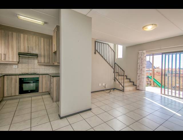 2 BEDROOM DUPLEX TO LET IN WILGEHEUWEL